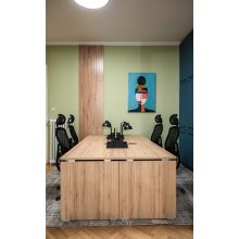 EK 180/80 íróasztal az egyik oldalt lekerekített éllel