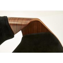 K396 modern beltéri étkezőszék dió és fekete bársony színben