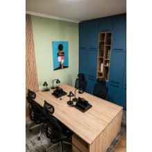 EK 140/62 íróasztal az egyik oldalt lekerekített éllel